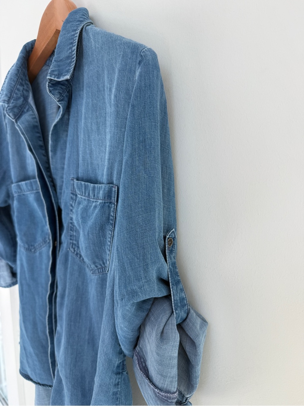 Cloth & Stone Split-Back Chambray Button down Top - Picture 5 of 8